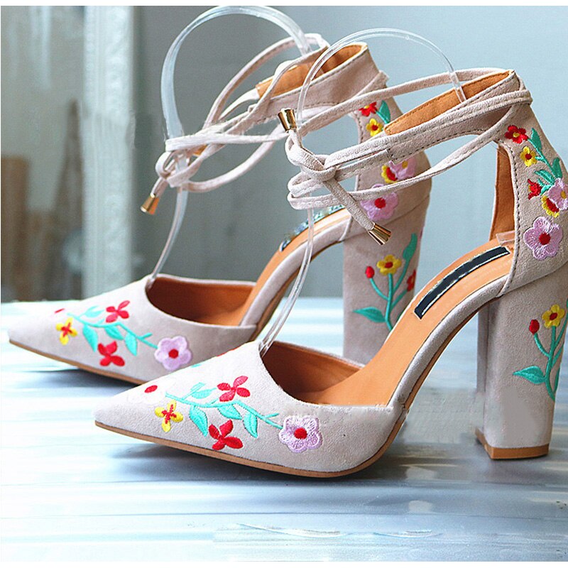 Fashionable  Embroidery shoes