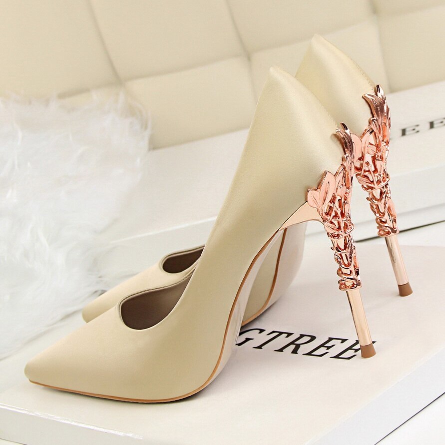 Fashion Metal Carved High Heels