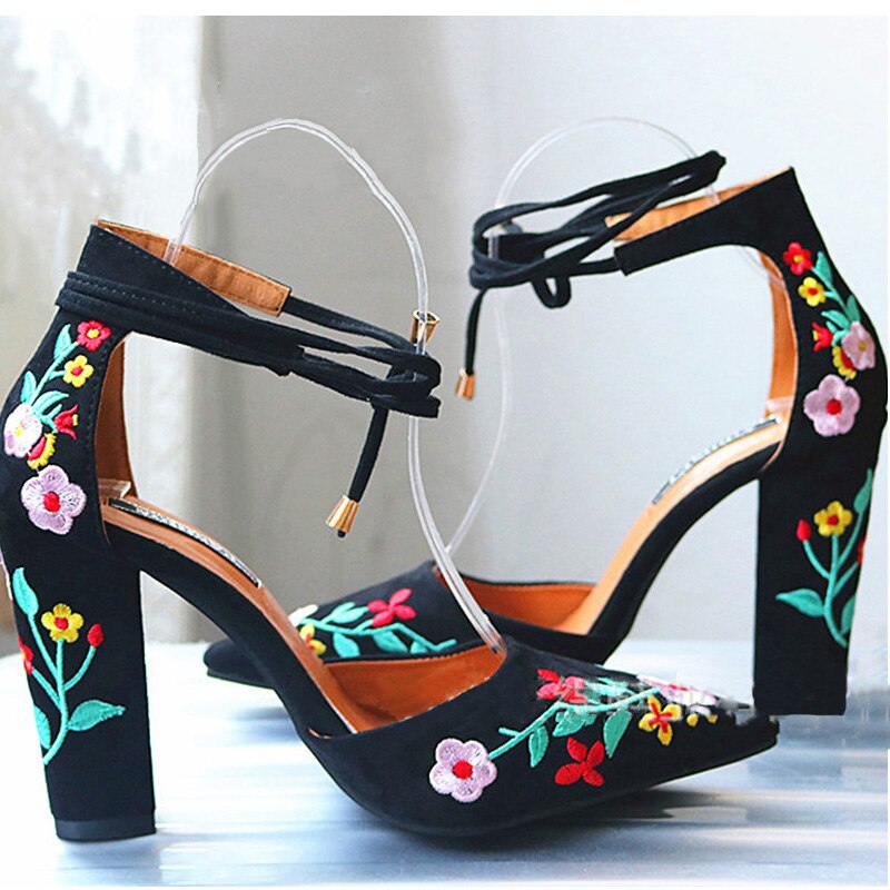 Fashionable  Embroidery shoes